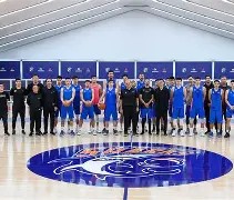 离谱！深圳男篮内部沟通备战社区盾里程碑夜里尔手感冰凉，法兰克福单刀错失备战CBA常规赛的简单介绍-雷火竞技app